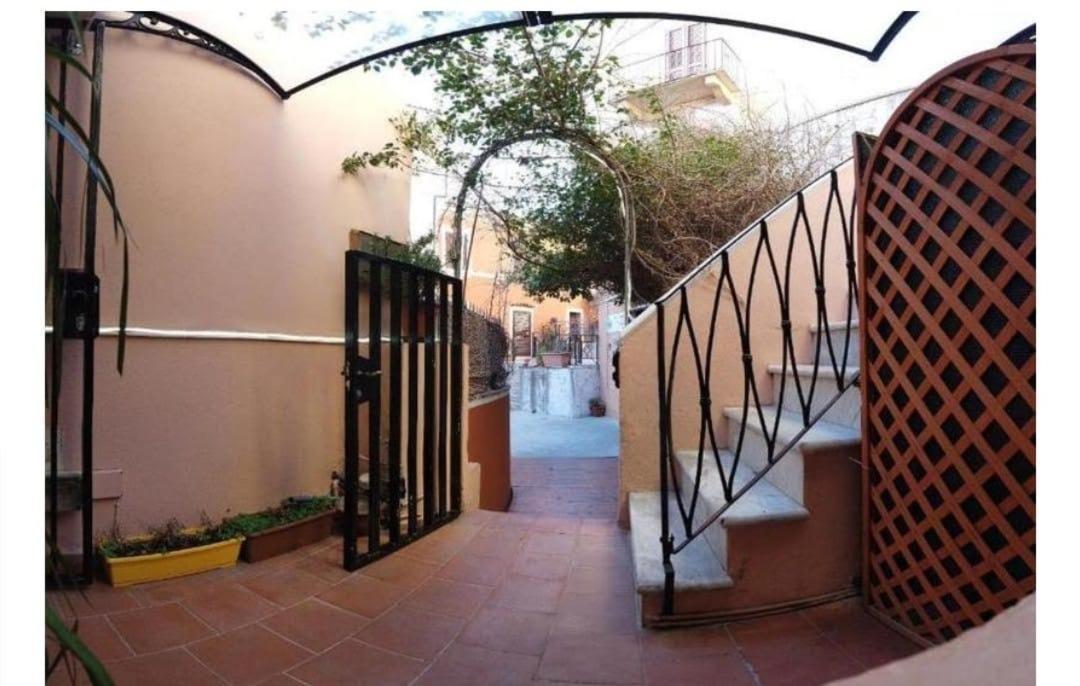 Locanda Genovese 20 La Maddalena  Bagian luar foto